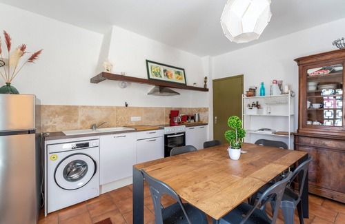 Saint-Hilaire-d'Ozilhan House | Holiday Home 'L'oustalet' with Private Terrace, Wi-Fi and Air Conditioning