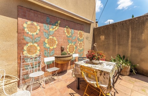 Saint-Hilaire-d'Ozilhan House | Holiday Home 'L'oustalet' with Private Terrace, Wi-Fi and Air Conditioning