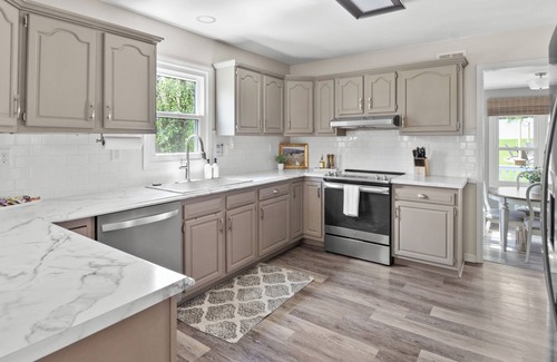 Crestwood House | Holiday Getaway ~ Hot Tub + Family-Friendly