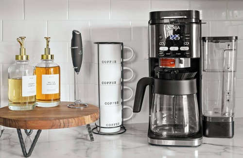 Crestwood House | Holiday Getaway ~ Hot Tub + Family-Friendly