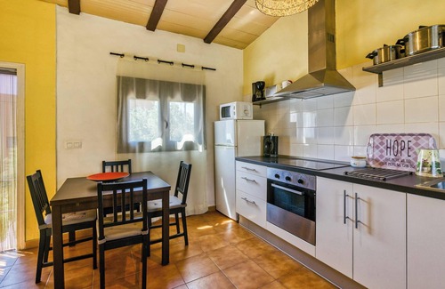 Torroella de Montgri House | Holiday Home 'Castell del Montgrí' with Mountain Views, Pool and Wi-Fi