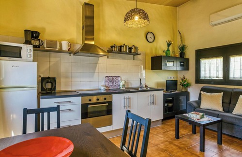 Torroella de Montgri House | Holiday Home 'Castell del Montgrí' with Mountain Views, Pool and Wi-Fi