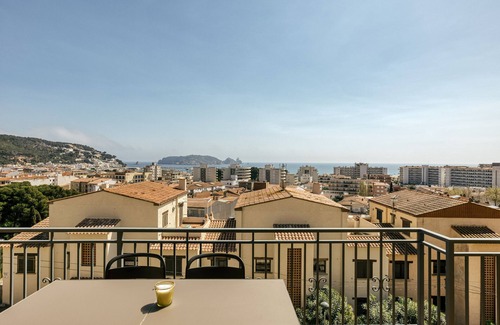 L'Estartit House | Holiday Home 'Casa Con Vistas A Las Illes Medes' with Sea View, Wi-Fi and Air Conditioning
