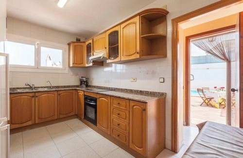 Vilanova I la Geltru House | Holiday Home 'Villa Lilia' with Sea View, Private Pool and Wi-Fi