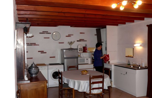 Faverolles-sur-Cher House | Holiday Home 'Le Petit Montparnasse - Montrichard' with Shared Garden and Wi-Fi