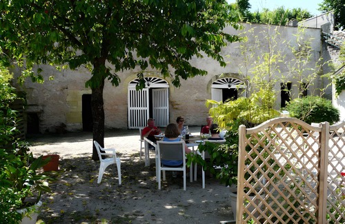 Faverolles-sur-Cher House | Holiday Home 'Le Petit Montparnasse - Montrichard' with Shared Garden and Wi-Fi