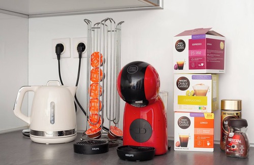 Les Pennes-Mirabeau House | Holiday Home 'Maison Tout Confort' with Private Pool, Wi-Fi and Air Conditioning