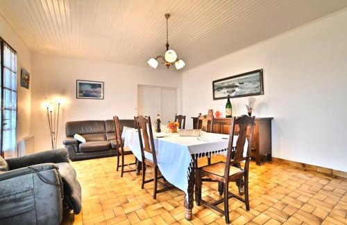 La Cotiniere House | Holiday Home la grand pièce by Interhome