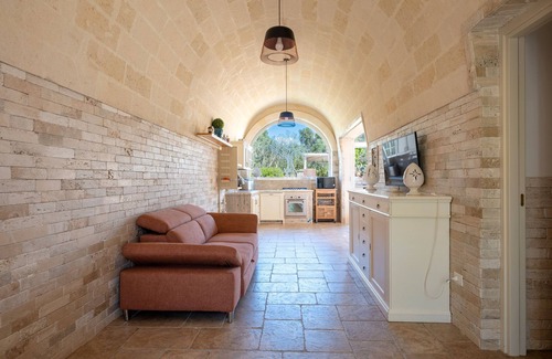 Francavilla Fontana House | Holiday Home 'Buontempo' with Private Pool, Wi-Fi and Air Conditioning