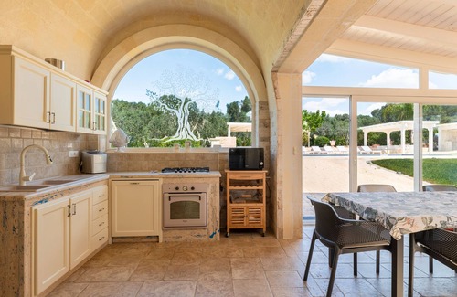 Francavilla Fontana House | Holiday Home 'Buontempo' with Private Pool, Wi-Fi and Air Conditioning