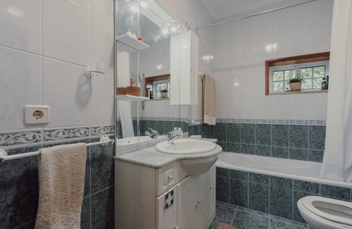 Baiao House | Holiday Home 'A Casa Do Pereira' with Private Garden and Wi-Fi