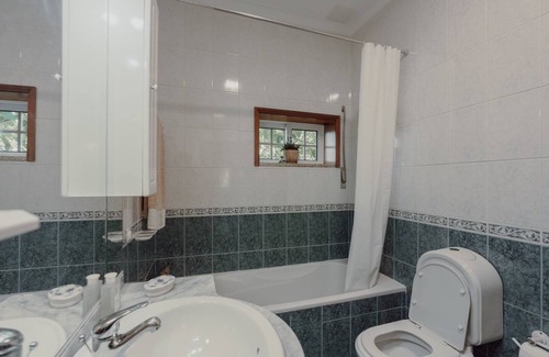 Baiao House | Holiday Home 'A Casa Do Pereira' with Private Garden and Wi-Fi
