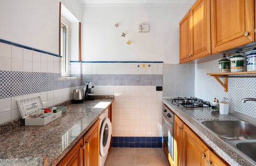 Cetara House | Holiday Home 'A' Russella' with Sea View, Wi-Fi and Air Conditioning