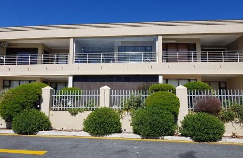 De Kelders Apartment | Holiday Home A104 Whale Cove