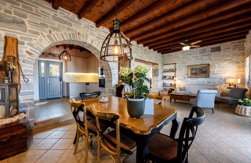 Nea Cryssi Akti House | Holiday Home 'Aegean Seashell' with Sea View, Wi-Fi and Air Conditioning