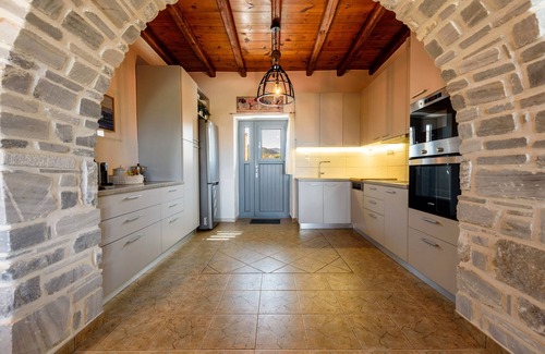 Nea Cryssi Akti House | Holiday Home 'Aegean Seashell' with Sea View, Wi-Fi and Air Conditioning