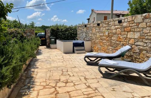 Stifanici House | Holiday Home Ava1 with pool & Holiday Home Ava2 with whirlpool