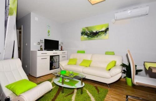 Gruda House | Holiday Home Belmondo- Three Bedroom Home with Terrace and Private Pool A6