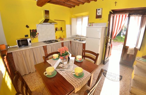 Lucca House | Holiday home between Lucca and the Versilia, WiFi, private pool