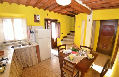 Lucca House | Holiday home between Lucca and the Versilia, WiFi, private pool