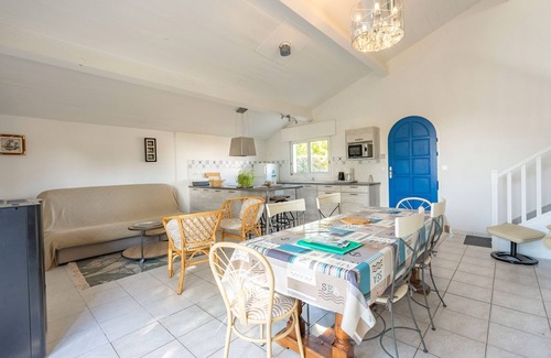 Vaux-sur-Mer House | Holiday Home 'Bleu Océan, Le Loft' with Private Terrace, Private Garden and Wi-Fi
