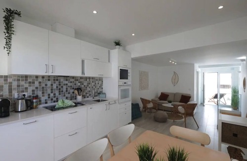 Tavira House | Holiday Home 'Bouganvilia' with Private Terrace, Wi-Fi and Air Conditioning