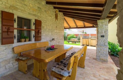 Grzini House | Holiday Home Bozac by Interhome