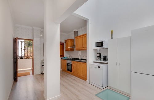 La Solana House | Holiday Home 'Buena Vista House' with Mountain View, Private Terrace and Wi-Fi