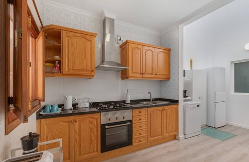 La Solana House | Holiday Home 'Buena Vista House' with Mountain View, Private Terrace and Wi-Fi