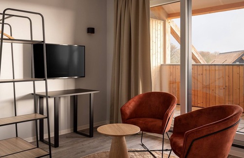 Nieuwvliet House | Holiday home by water for up to 4 people