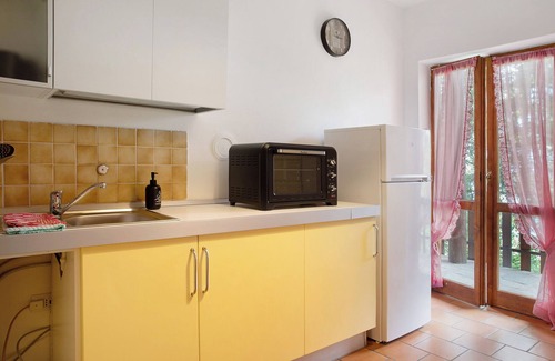 Cosio Valtellino House | Holiday Home 'Casa Nel Bosco' with Wi-Fi