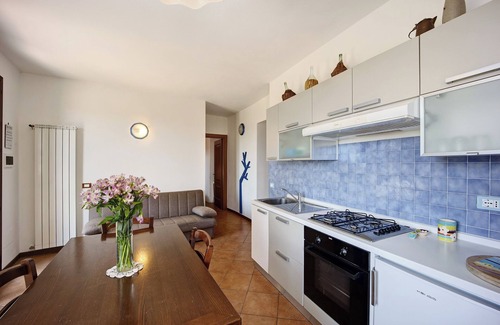 Lavina House | Holiday Home Casale Filiberto Golfo with Sea View, Garden & Wi-Fi