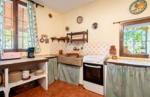 Sencelles House | Holiday Home 'Ca'n Brusquer' with Mountain View, Private Pool and Wi-Fi
