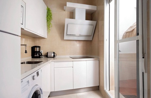 Barbate House | Holiday Home "Casa Centro Historico Barbate" with Private Terrace and Wi-Fi