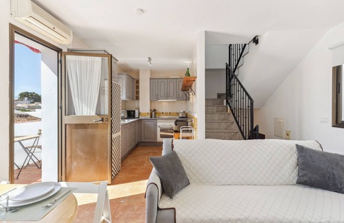 Mijas House | Holiday Home 'Casa Centro' with Sea View, Wi-Fi and Air Conditioning