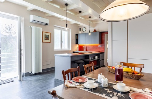 Massarosa House | Holiday Home 'Casa Lu' with Sea View, Wi-Fi and Air Conditioning