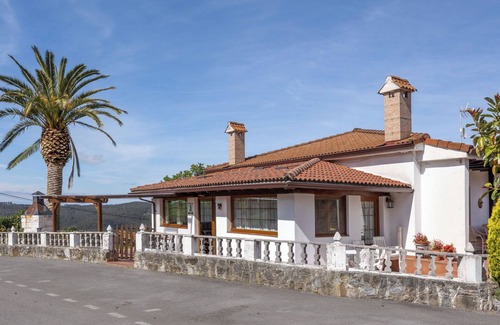Voto House | Holiday Home 'Casa Rural La Praderia' with Mountain Views, Private Terrace and Wi-Fi