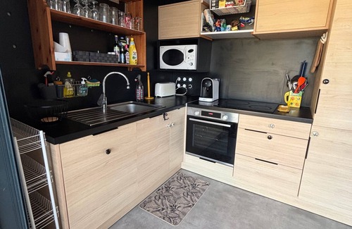 Pomerols House | Holiday Home 'Chalet Avec Piscine Couverte' with Shared Pool, Private Terrace and Air Conditioning