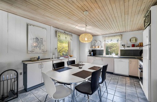 Ronbjerg House | Holiday home close to the water and Jesperhus