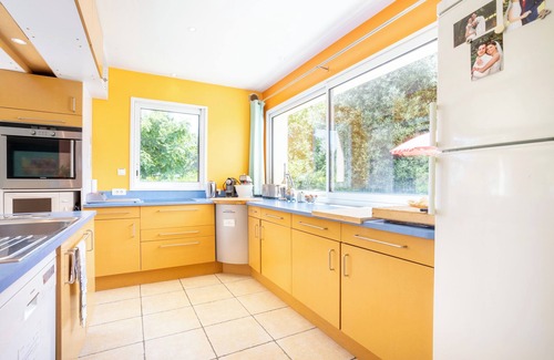 Loctudy House | Holiday Home 'Coin De Paradis Face À L'océan' with Sea View, Terrace and Wi-Fi