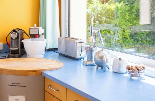 Loctudy House | Holiday Home 'Coin De Paradis Face À L'océan' with Sea View, Terrace and Wi-Fi