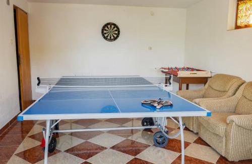 Belatelep House | Holiday Home Dahlia by Interhome