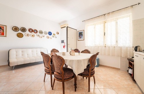 Giba House | Holiday Home 'Domus Luna' with Lake View, Terrace & A/C