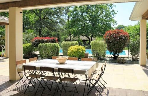 Grayan-Et-L'Hopital House | Holiday Home Eugénie by Interhome