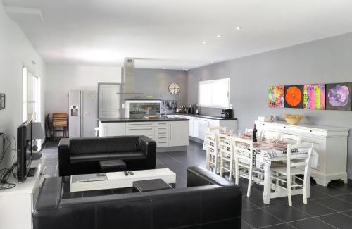 Grayan-Et-L'Hopital House | Holiday Home Eugénie by Interhome