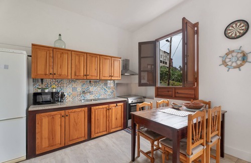 Hermigua House | Holiday Home 'El Hoyo' with Mountain Views, Private Terrace & Wi-Fi - SilboHolidays