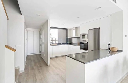 Fuengirola House | Holiday Home 'Fantastic Townhouse Near The Beach' with Sea View, Wi-Fi and Air Conditioning