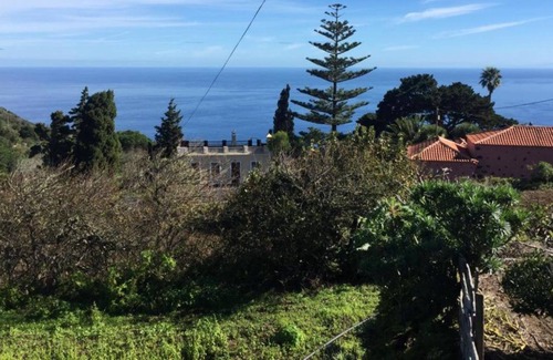 Villa de Mazo House | Holiday Home "Finca Monterrey" with Mountain View, Private Terraces & Wi-Fi