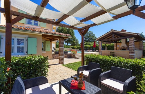 Muzini Villa | Holiday home for 10, 175 m² with pool in quiet surroundings