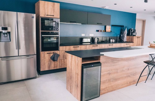 La Tranche-sur-Mer House | Holiday Home 'Villa Des Dunes' with Private Terrace, Wi-Fi and Air Conditioning